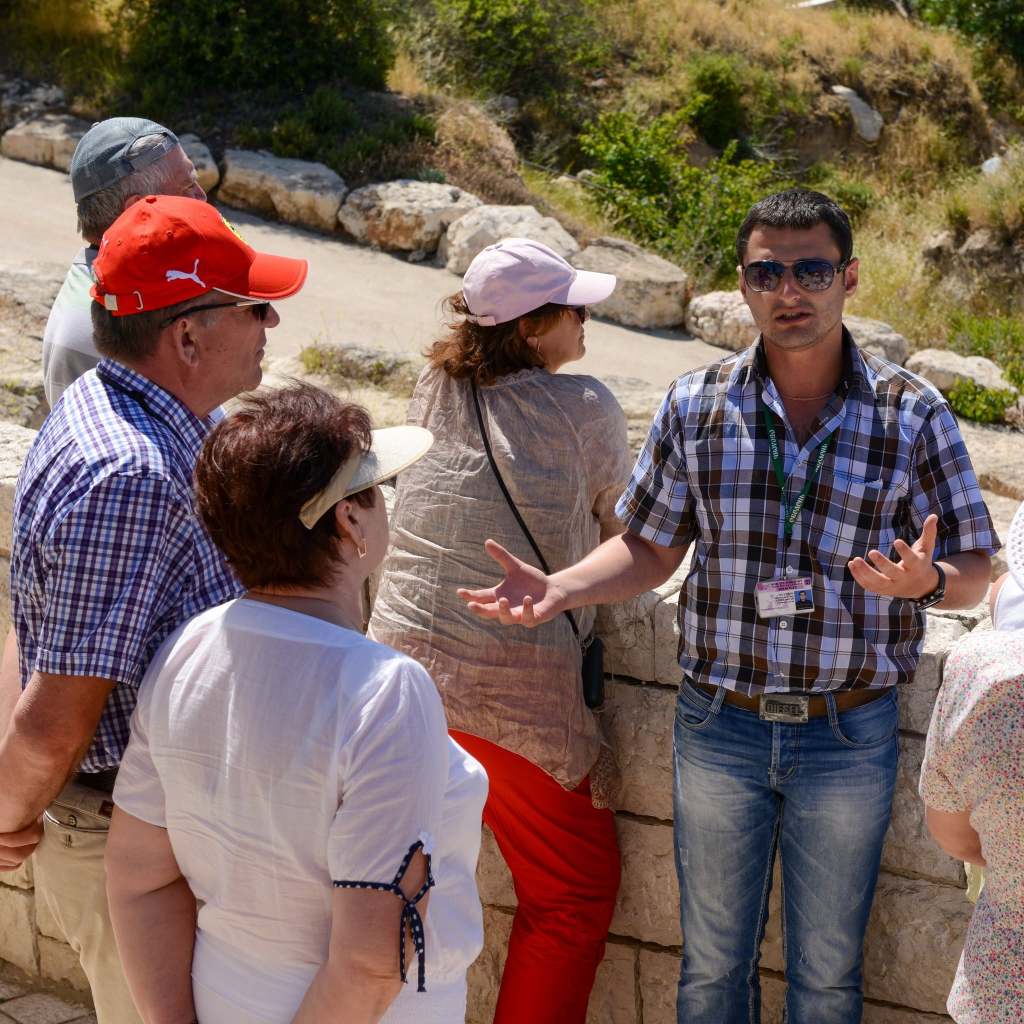 Oleg Shlomovitch sharing history with guests